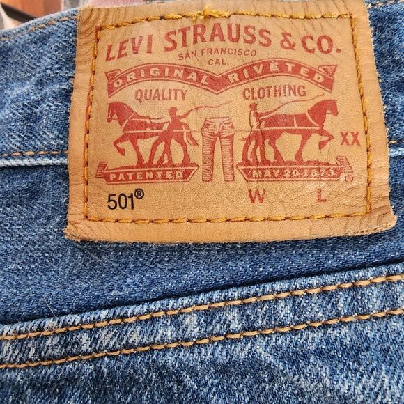 LEVI’S 501 California Tide Button Fly Mid Rise Distressed Raw Hem Cutoff Shorts - Picture 5 of 6